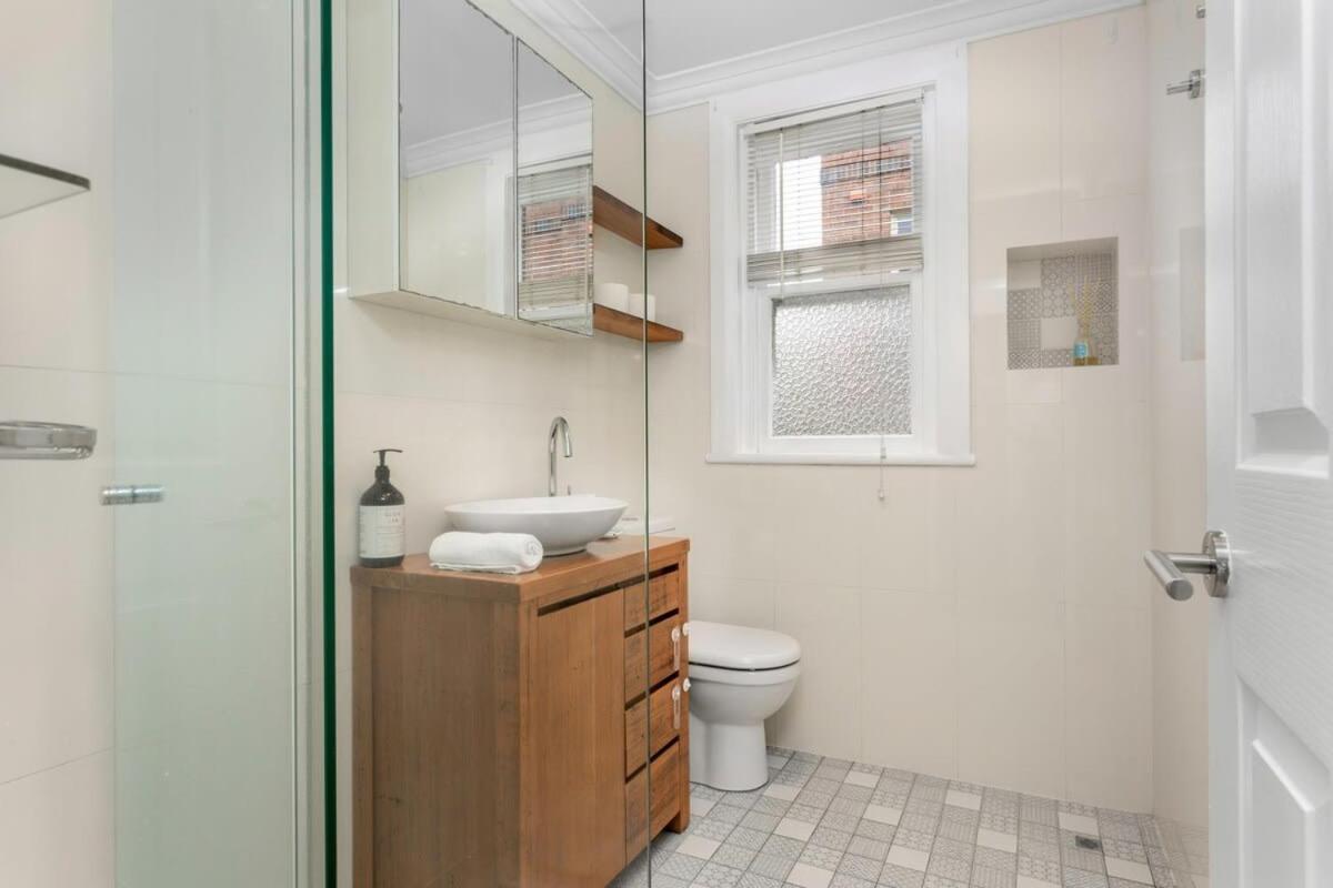 Spacious 2-bed In The Heart Of Manly Apartment